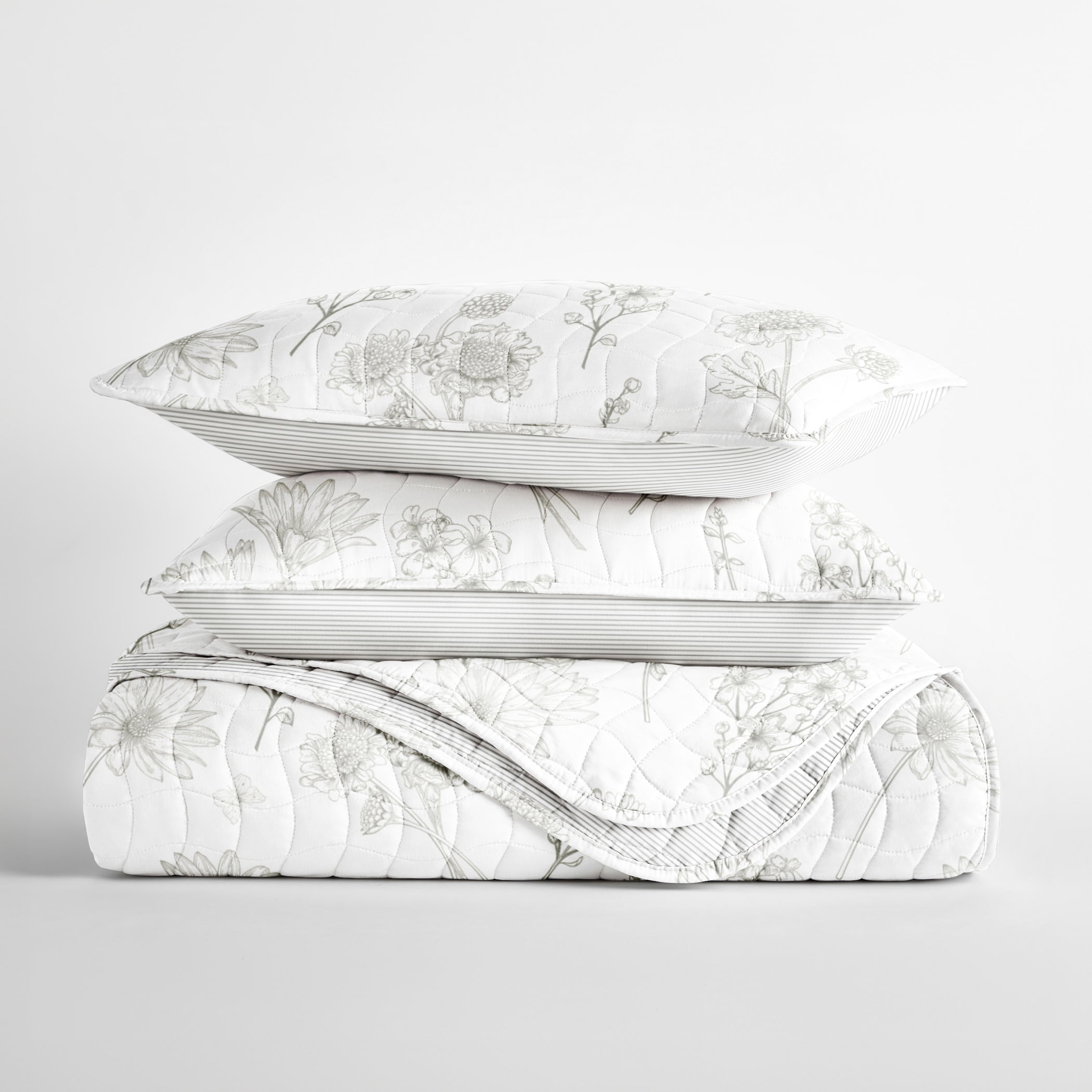 Lightweight Quilt Set Super Soft Wrinkle Resistant Quilted Coverlet Floral Patterns by Comfort Canopy