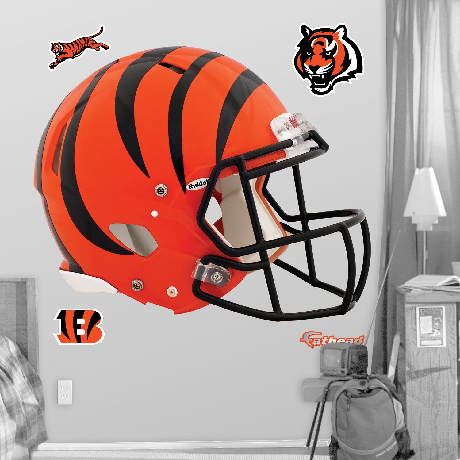 Cincinnati Bengals Golden Classic Helmet Display Case with Mirrored Back