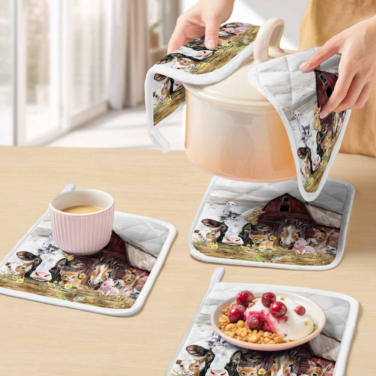Farmhouse Animals Pot Holders for Kitchen Heatproof Potholder, 2 Pack Cow Pig in Fence Retro Wood Barn Hot Pads Multipurpose Oven Pads Cloth Potholders Trivet for Cooking and Baking