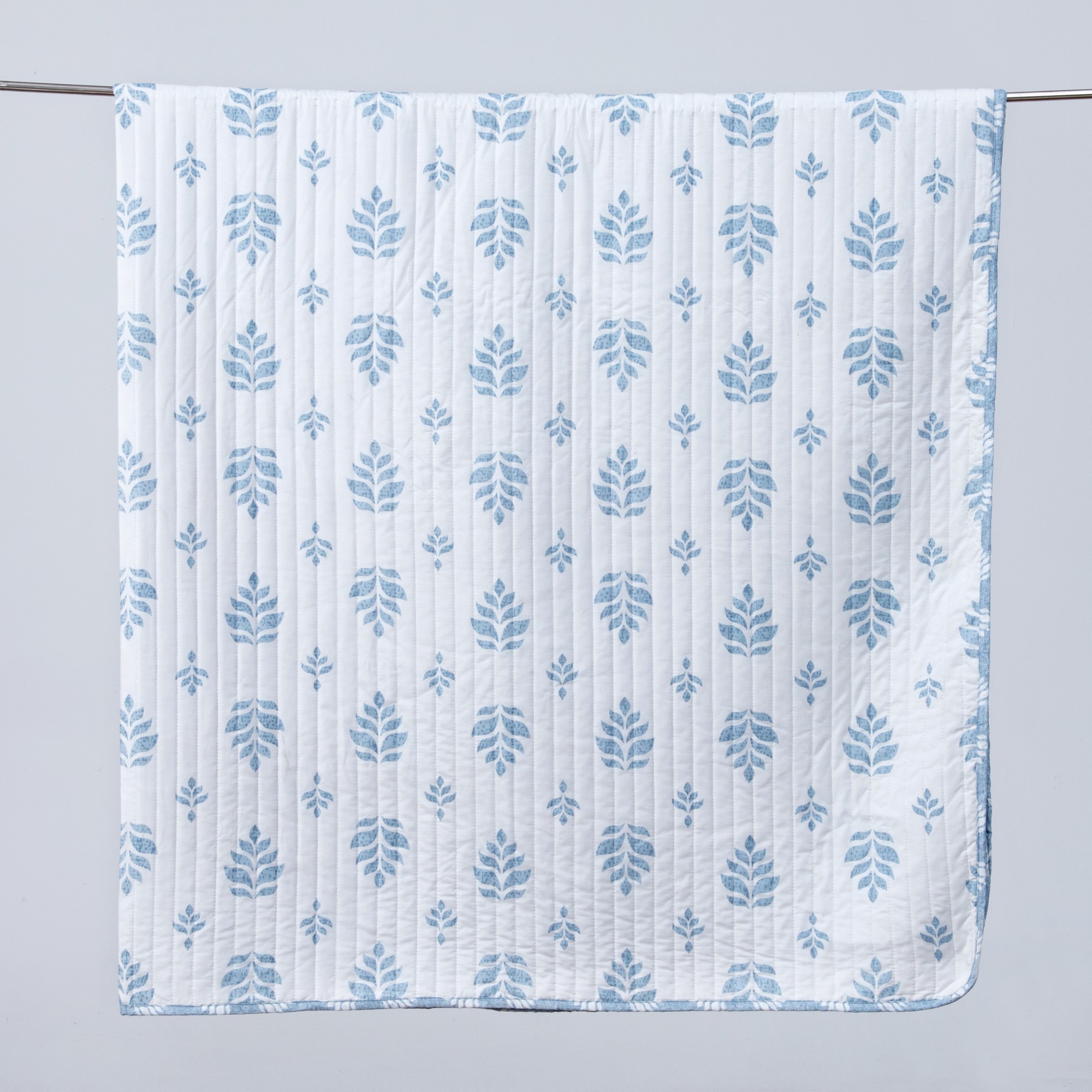 Great Bay Home Intricate French Floral Design Reversible Reversible Quilt Set With Shams  (King, Colette - Blue)