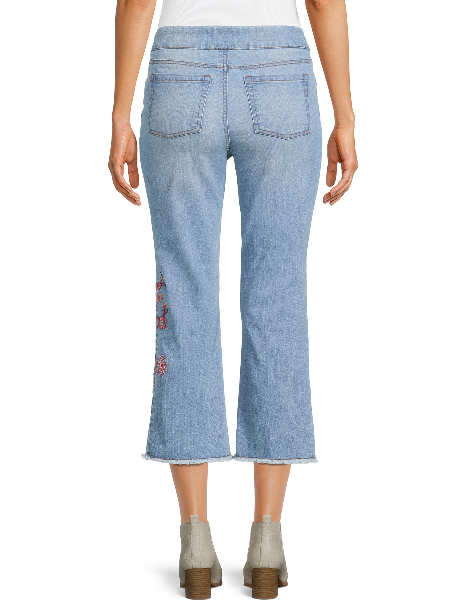 The Pioneer Woman, Pull-On Embroidered Cropped Jean, Womens - image 5 of 6