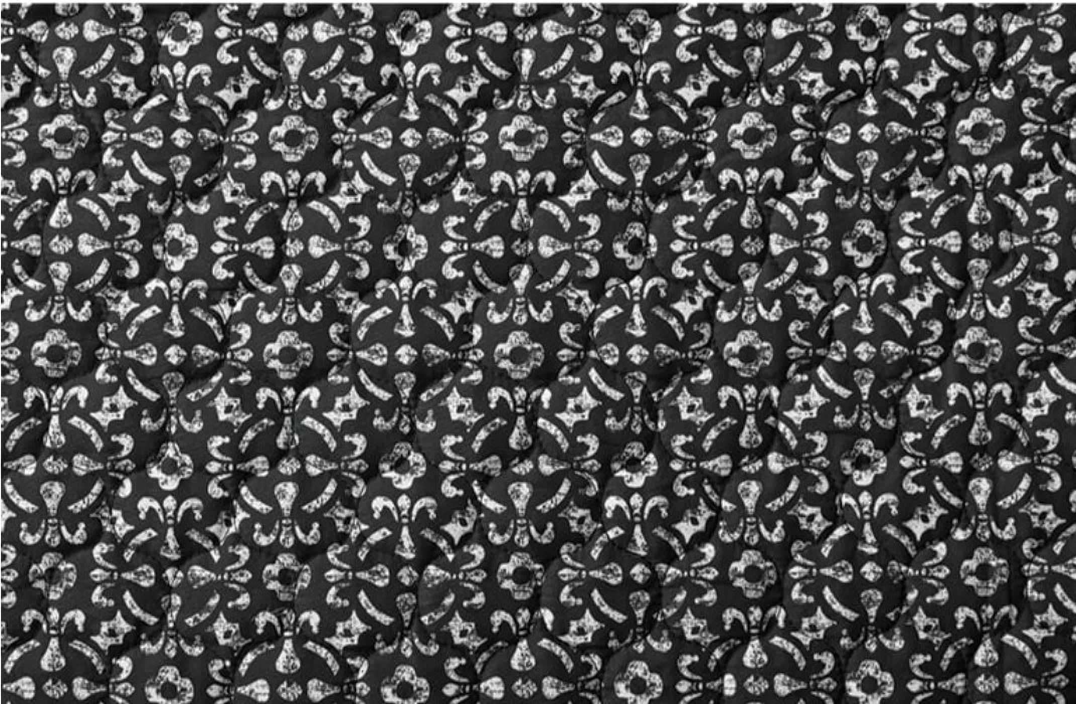 Mainstays Black & White Medallion 100% Polyester Pillow Shams, King - Reversible (2 Count)
