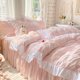 thumbnail image 1 of Ropa de cama de princesa coreana Seersucker con volantes Kawaii, falda de cama de encaje, funda de edredón de color sólido, juegos de sábanas dobles tamaño Queen para niñas, 1 of 6