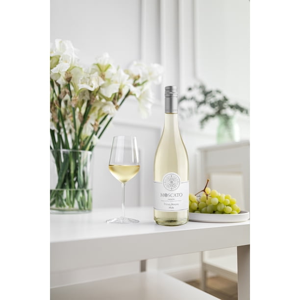 Primo Amore Moscato Wine Italy, 750 ml, Glass Bottle, 7% ABV