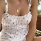 thumbnail image 5 of (Blanco S) Vestido floral informal de moda para mujer con tirantes de hongos y cuello de una línea, 5 of 8