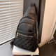 thumbnail image 3 of Riñonera de pecho para mujer bolsos cruzados con diamantes bolso sencillo informal portátil de moda de cuero PU con correas ajustables bolso de viaje para senderismo, 3 of 9
