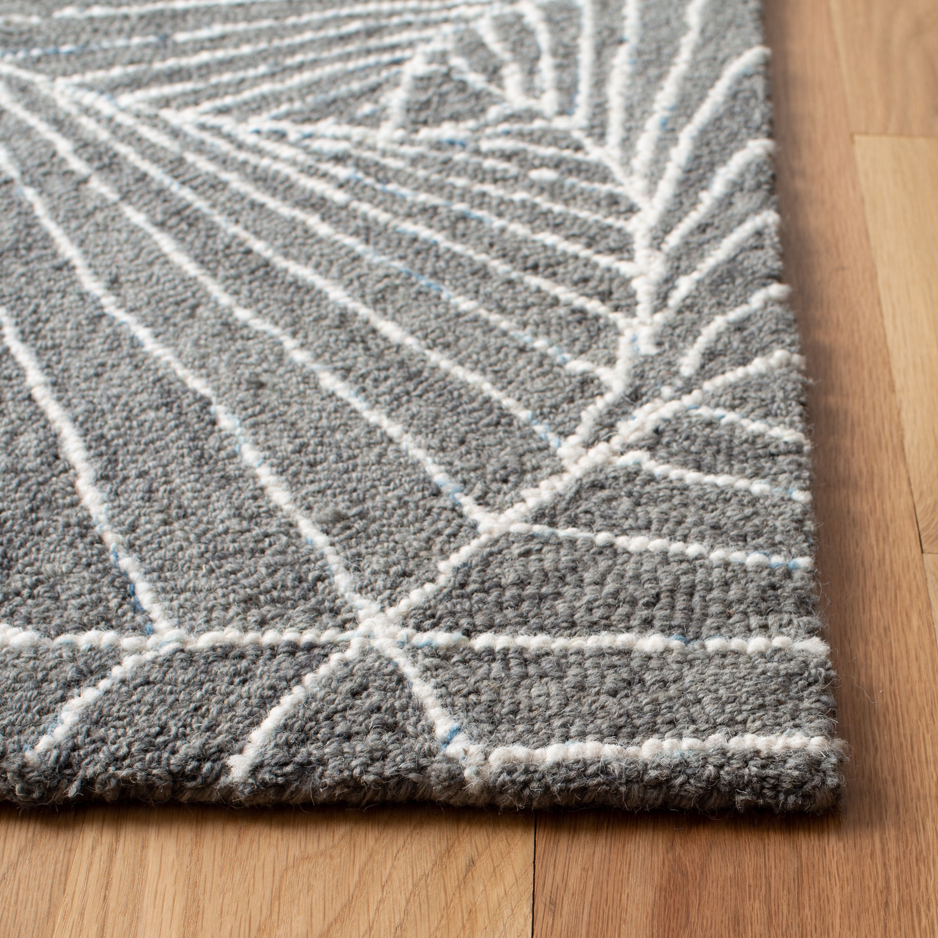 SAFAVIEH Micro-Loop Carver Geometric Runner Rug, Grey/Ivory, 2'3" x 7'