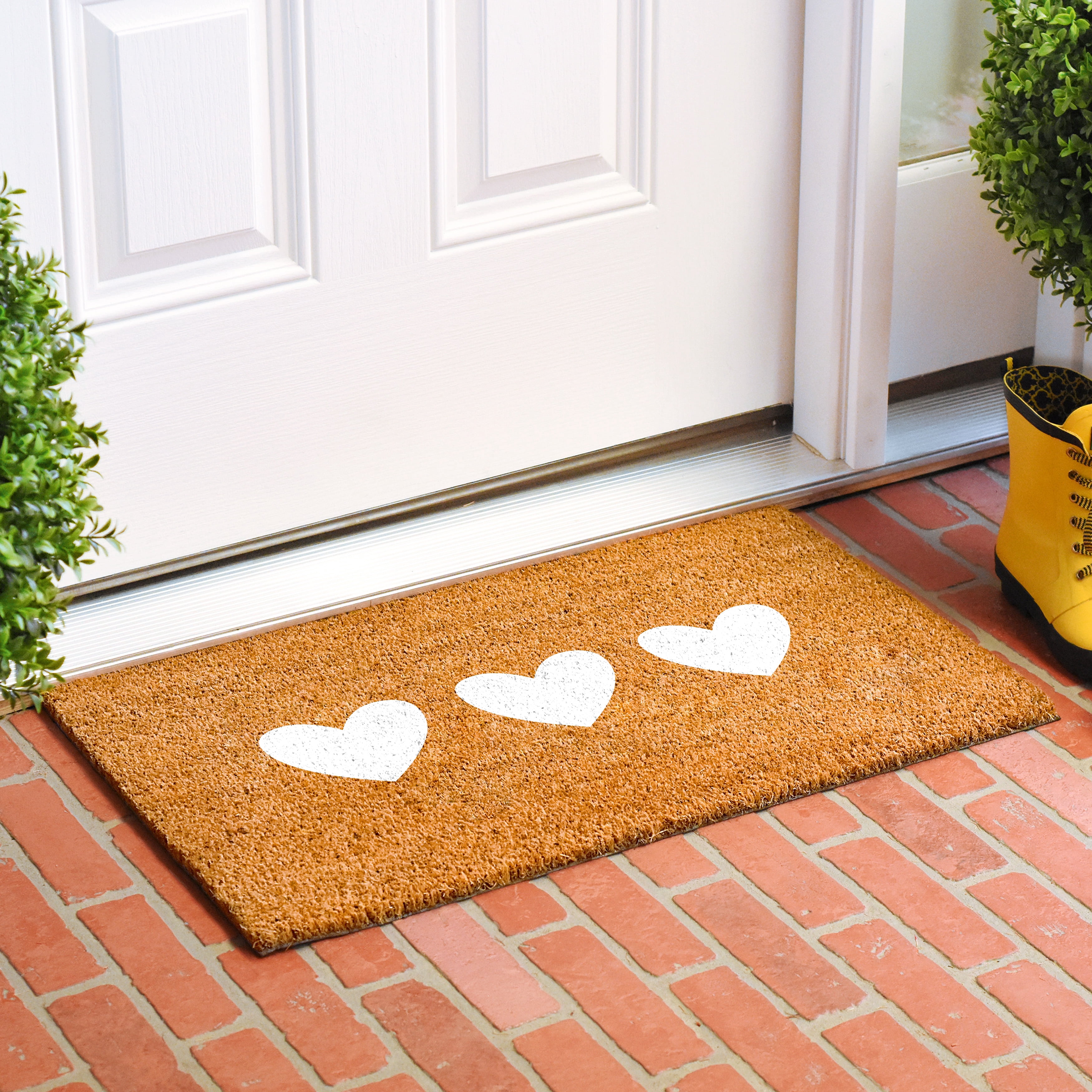 Calloway Mills 112281729 White Trio Heart Doormat 17" x 29"