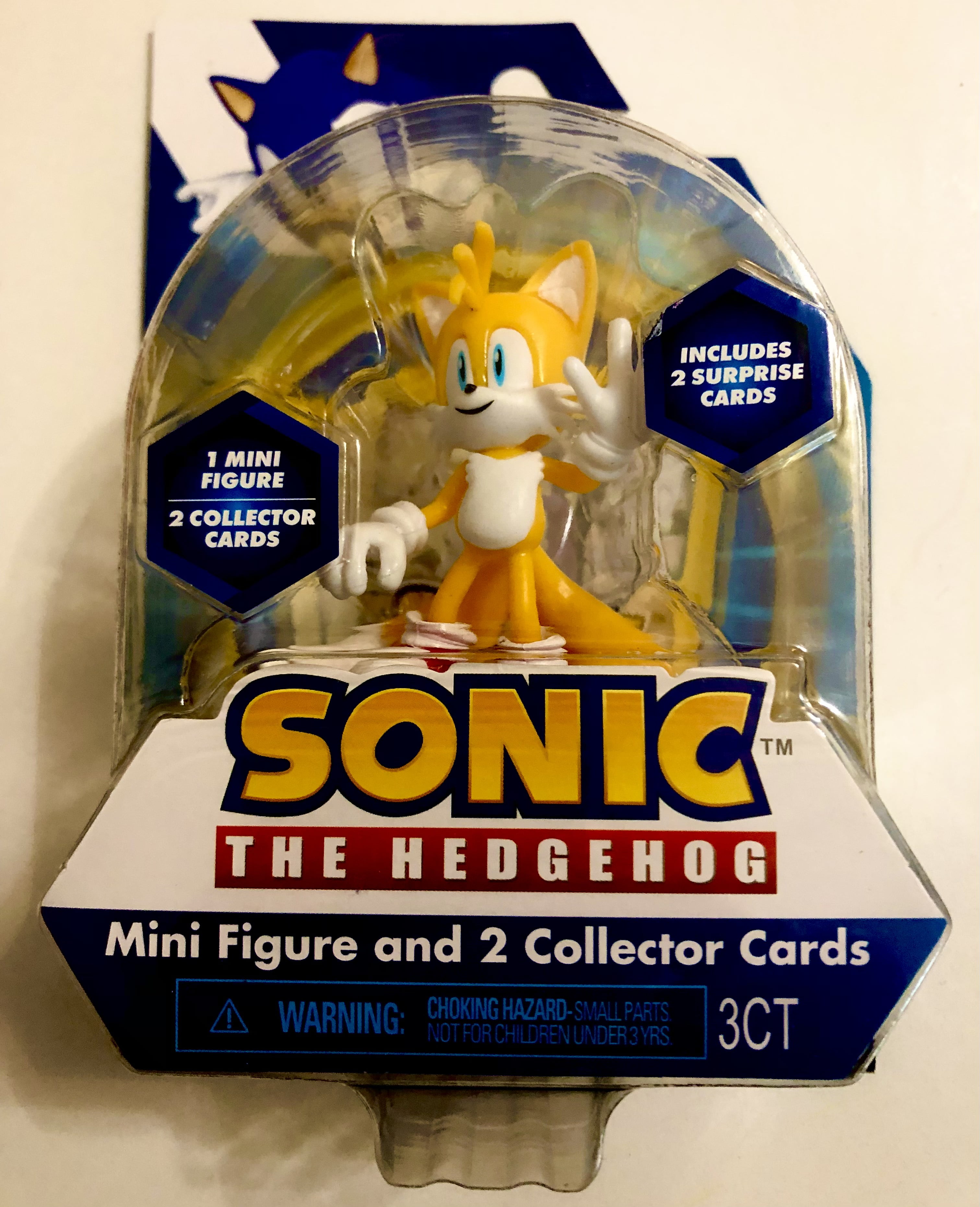 Sonic the Hedgehog mini figure and 2 collector cards (tails)