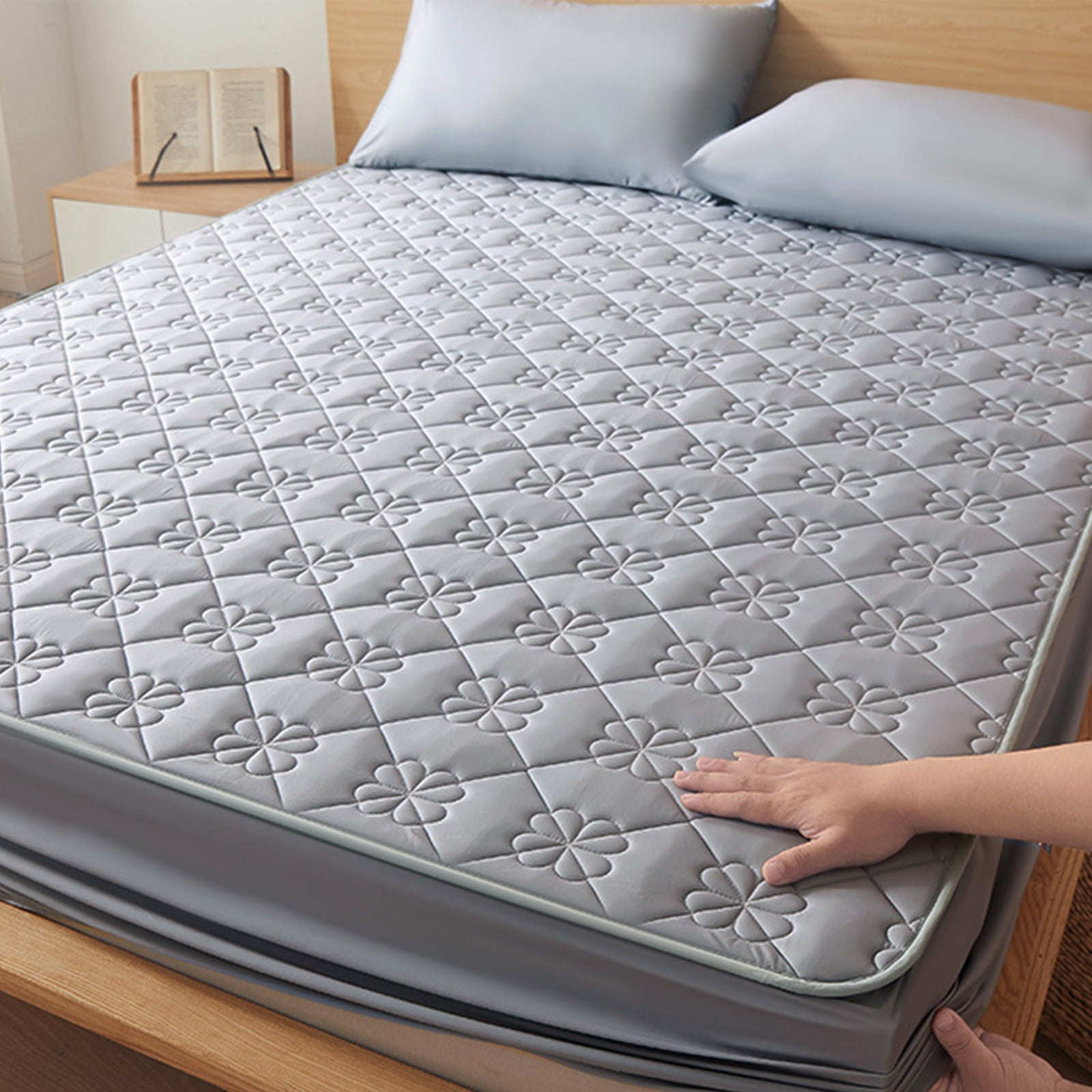 Hmgxay Fitted Sheet Protector, Bed Mattress Cover with Elastic Edges, Cotton Quilted Mattress Pad for All Seasons, Breathable Non-Slip Bed Liner(59.0x78.7 Inches)