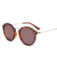 thumbnail image 2 of Gafas de sol clásicas retro con montura redonda, artísticas y frescas. Las mismas gafas de sol, 2 of 5