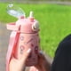 thumbnail image 2 of Sonducket Taza de agua con correa y pajita para mujer, taza a prueba de fugas de gran capacidad, de acero inoxidable, para viajes al aire libre, tazas para Kits de desorden para acampar Rosa Sonducket OD014862-02, 2 of 6