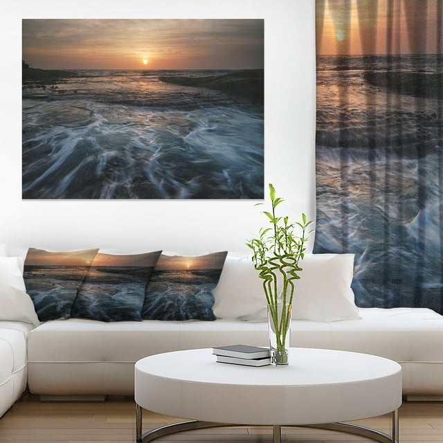 Bord de Mer Sombre avec Vagues Hurlantes