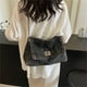 thumbnail image 4 of Bolso de hombro vaquero para mujer | Bolso tote vaquero de gran capacidad con correa acolchada ajustable | Bolso de mano informal moderno con correa de cadena | Amplios compartimentos para uso diar, 4 of 5