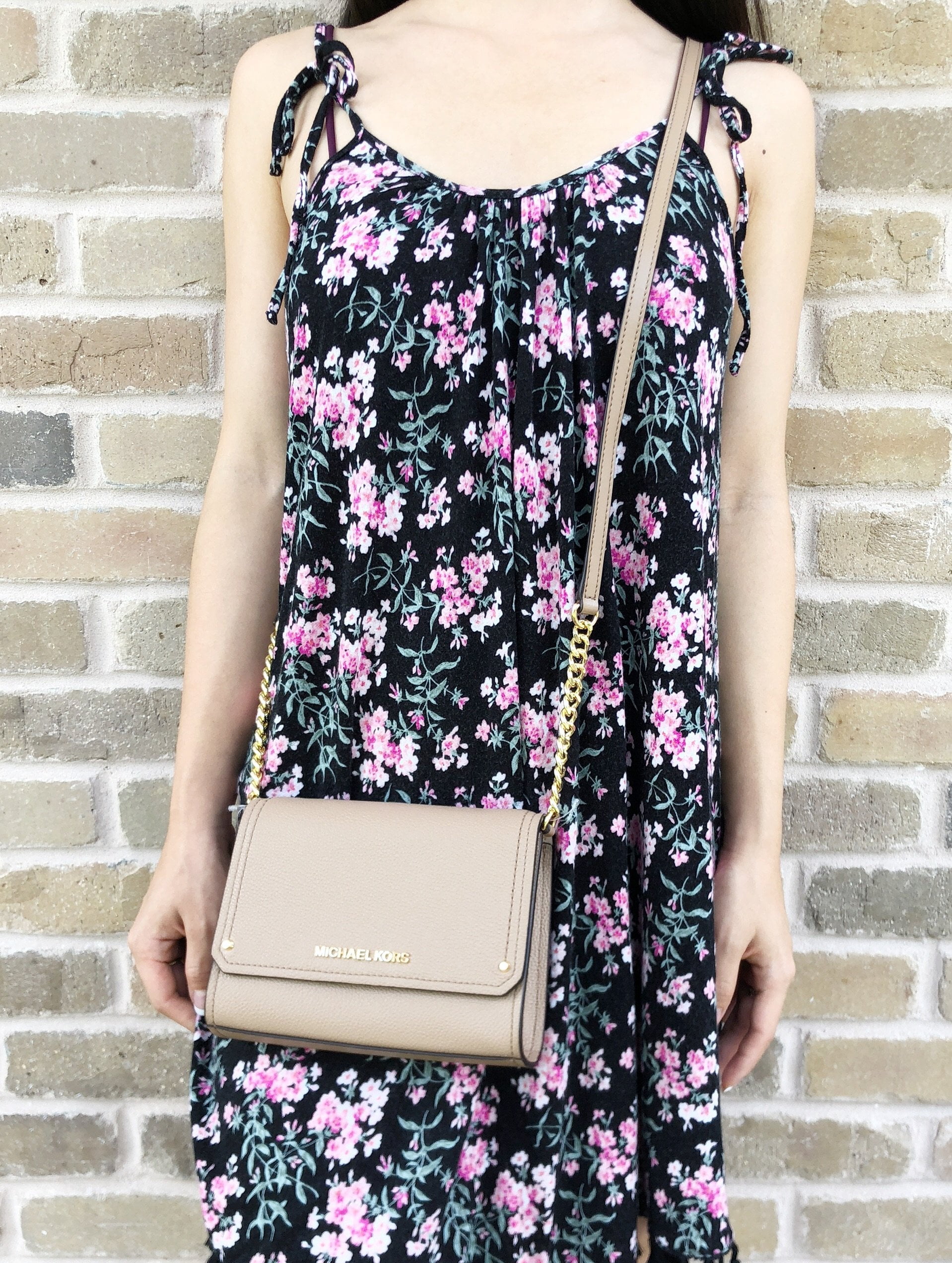 michael kors hayes small clutch
