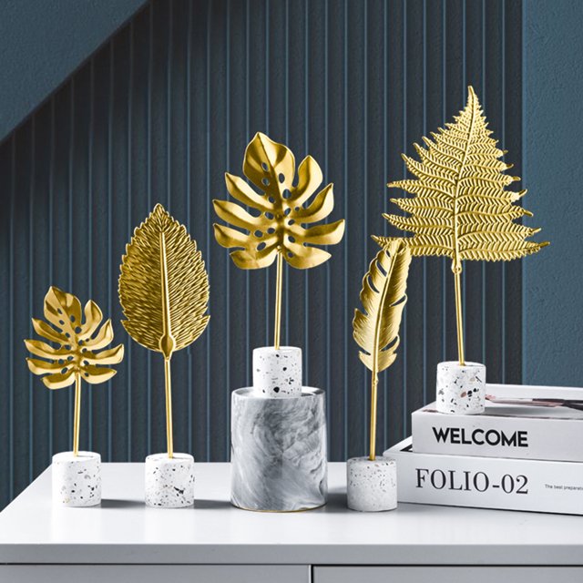 Leaf Ornament Simple Design Marble Base Nordic Style Golden Wrought Iron Feather Garniture for Home
