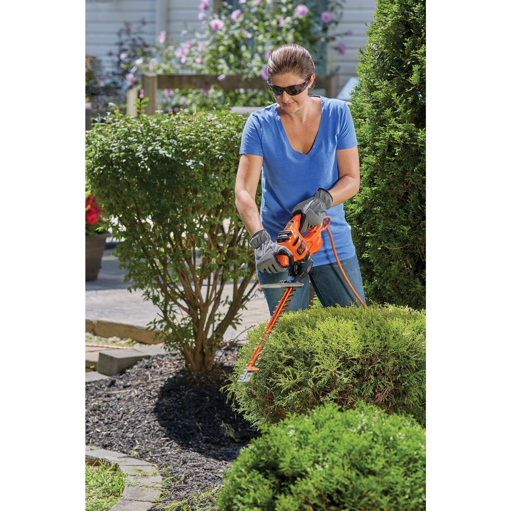 BLACK+DECKER BEHTS125 16" Sawblade Corded Hedge Trimmer