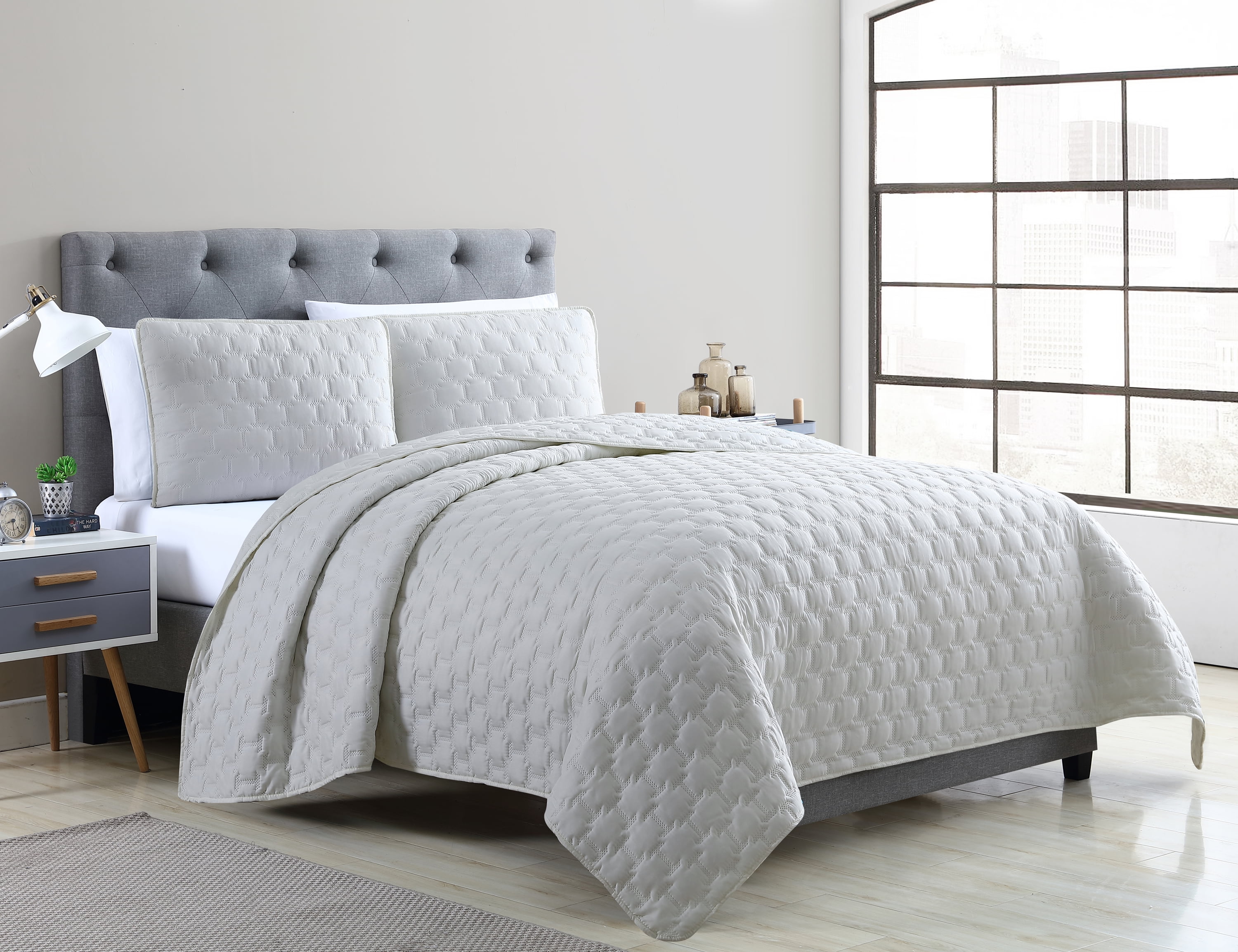 VCNY Home Maxwell Solid Pinsonic King Quilt Set, White