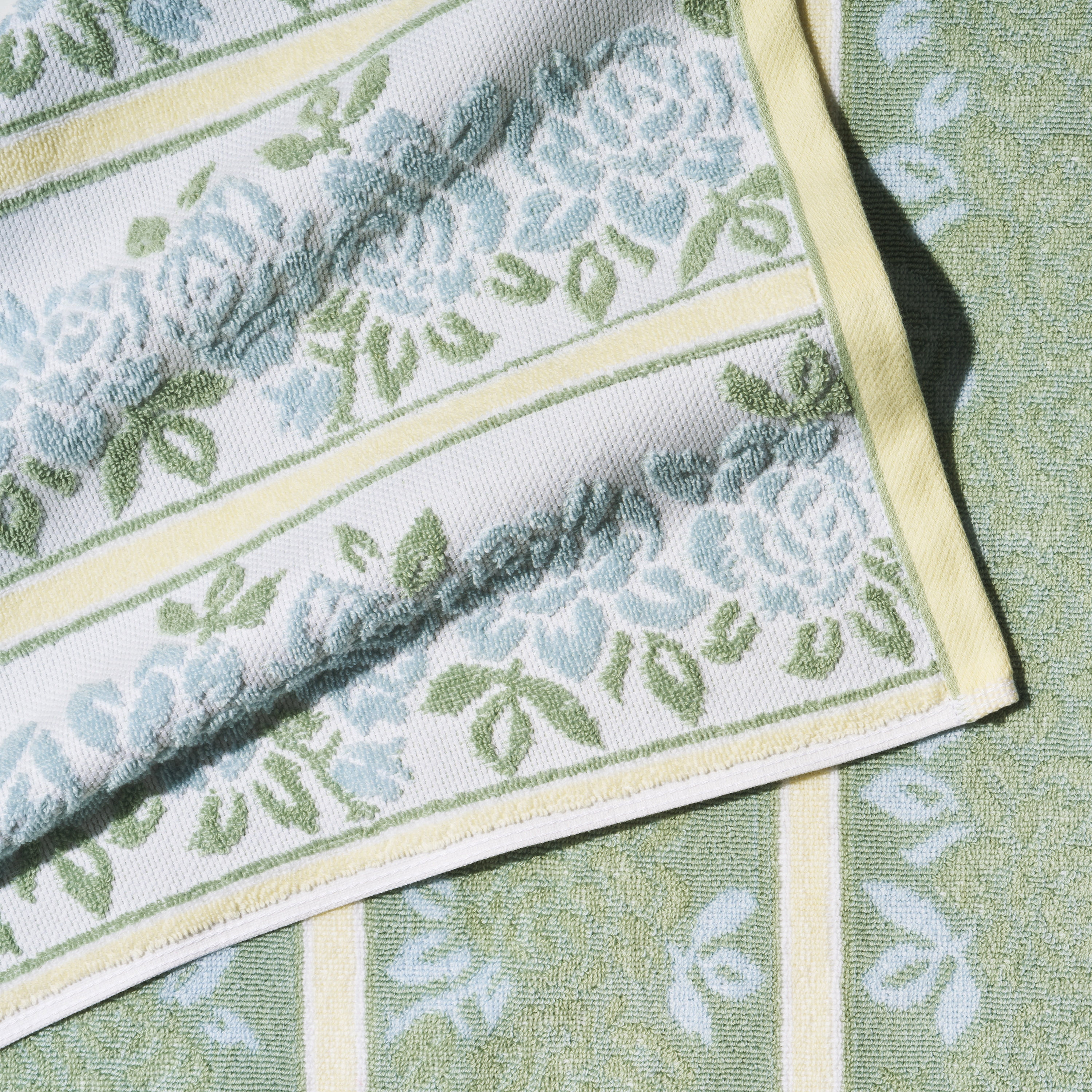 Beautiful by Drew Barrymore 4-Piece Wallpaper Bath Towel Set, Soft 100% Cotton, Halo