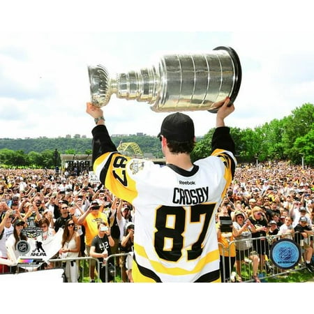 Pittsburgh Penguins Sidney Crosby Framed Sidney Crosby Pittsburgh Penguins 2017 NHL Stanley Cup Champions Victory Parade Photo Print ()