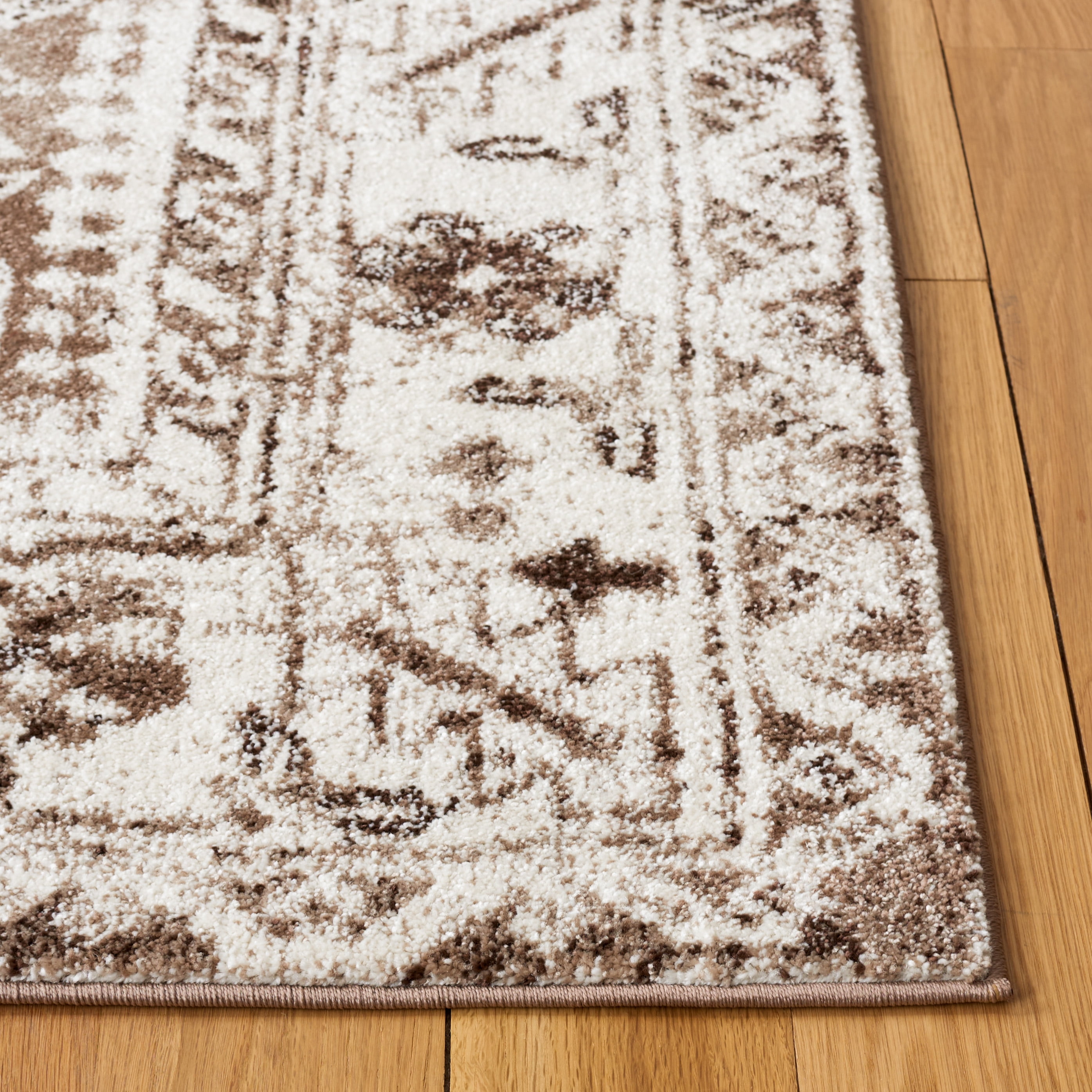 Safavieh Vintage Hamadan Dania Oriental Area Rug, Brown/Ivory, 6'7" x 6'7" Square