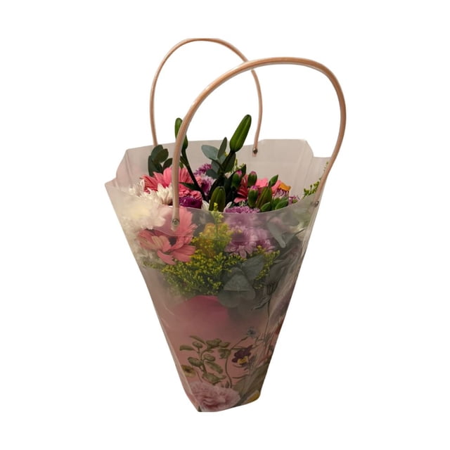 bouquet mixto 1 pieza 50 cm ramo multicolor en funda con asas, vista frontal centrada de flores rosas, moradas y blancas con follaje y capullos, suitable para regalar y para decoración de espacios; listo para usar, hecho en México.