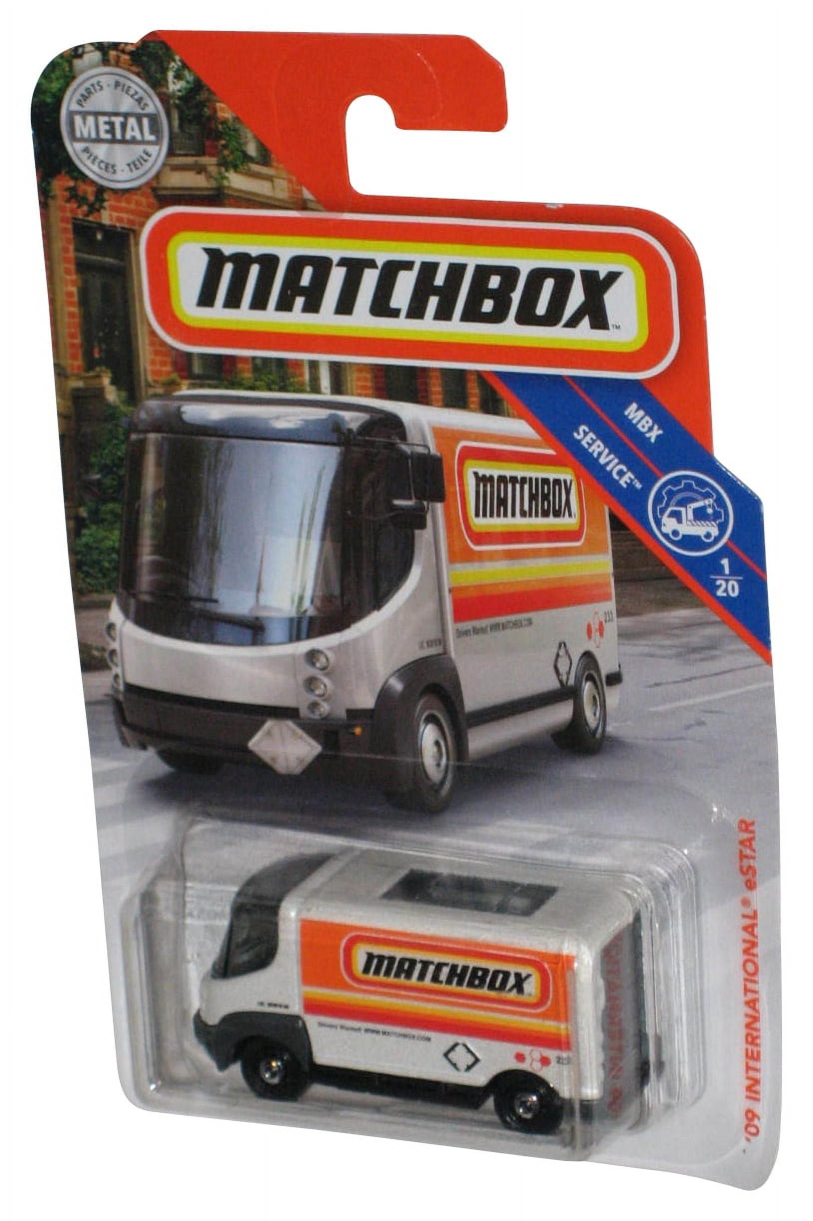 Matchbox MBX City (2019) White Freightliner M2 106 Toy Truck 34