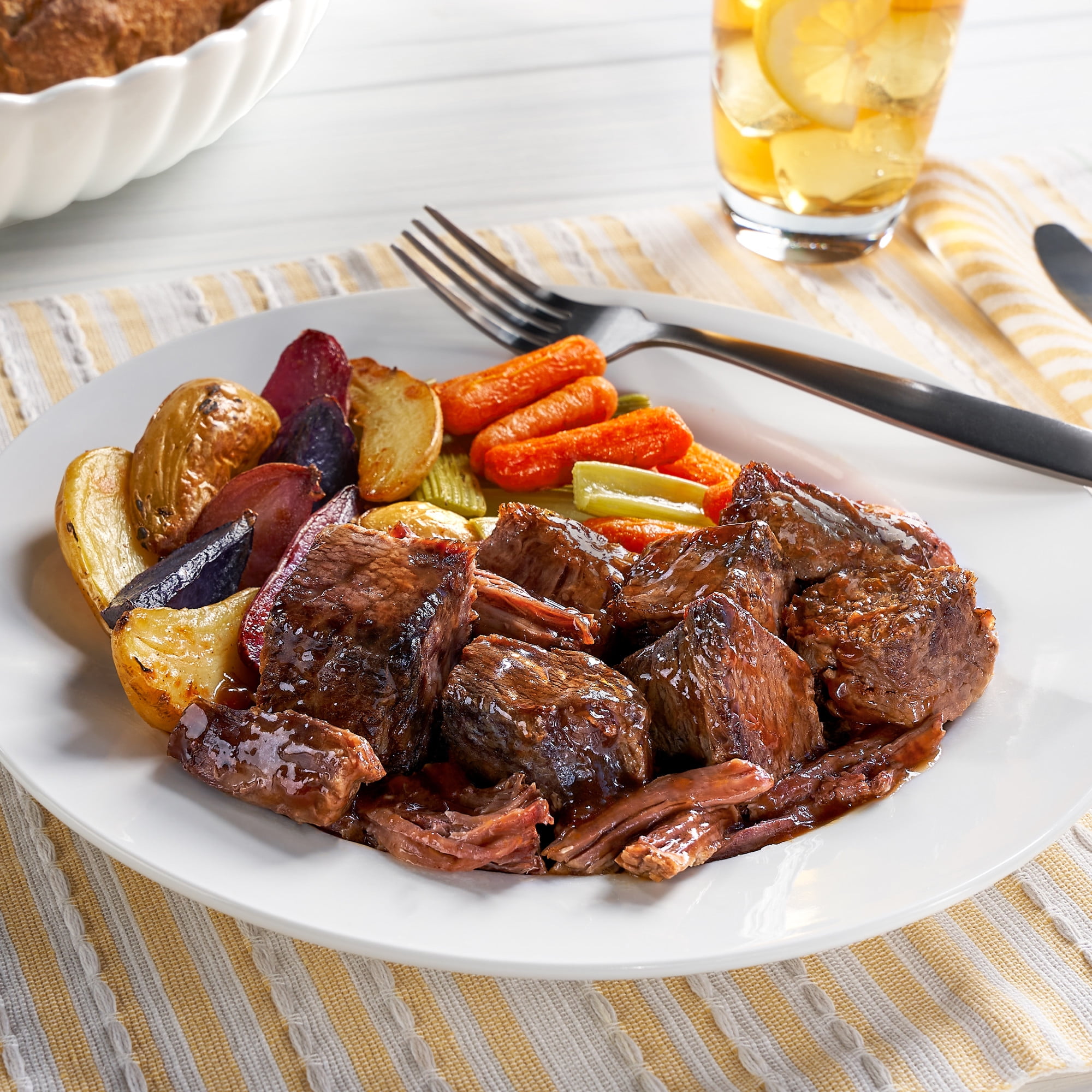Chuck Roast, Choice Angus Beef, Tray, Fresh, 2.25 - 2.75 lb