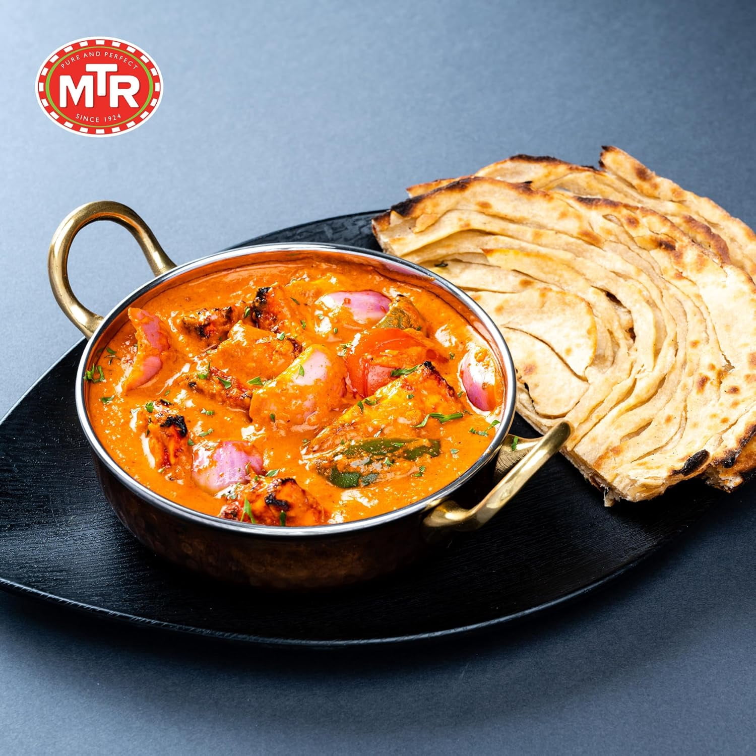 MTR Paneer Tikka Masala - Cottage Cheese with Spicy Onion Gravy - Tasty Indian Meal with No Added Preservatives - A Quick Meal Suitable for Vegetarians, Ready in Minutes! (300g, Pack of 6)