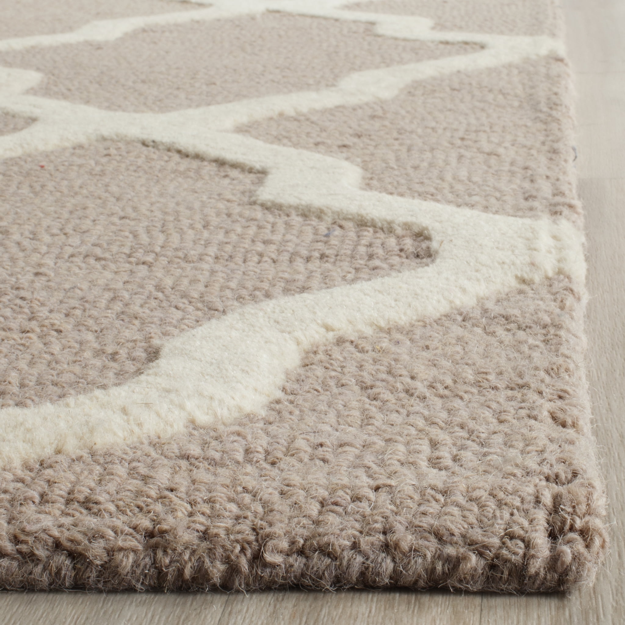 SAFAVIEH Cambridge Liam Geometric Wool Area Rug, Beige/Ivory, 3' x 5'