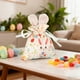 thumbnail image 5 of Bolsas de Pascua con cordón para dulces, bolsitas para golosinas navideñas, bolsas para regalos | Contiene dulces y pequeños obsequios | Tela de poliéster resistente, 5 of 6