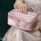 thumbnail image 3 of XWSHYW Contenedores de Almacenamiento Bolsa de Terciopelo para Cosméticos, Portátil, Gran Capacidad, para Lavado, Clásica, Europea, Pequeña, para Viaje y Almacenamiento de Perfumes, 3 of 4