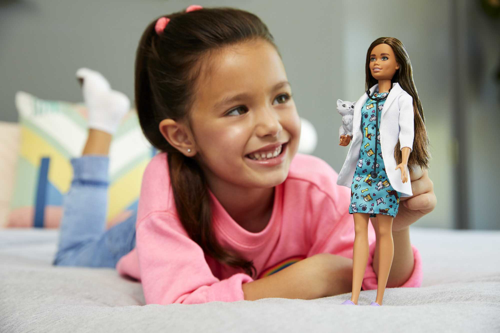 Barbie Pet Vet Fashion Doll Brunette with Medical Coat, Kitten Patient & Accessories - image 2 of 6
