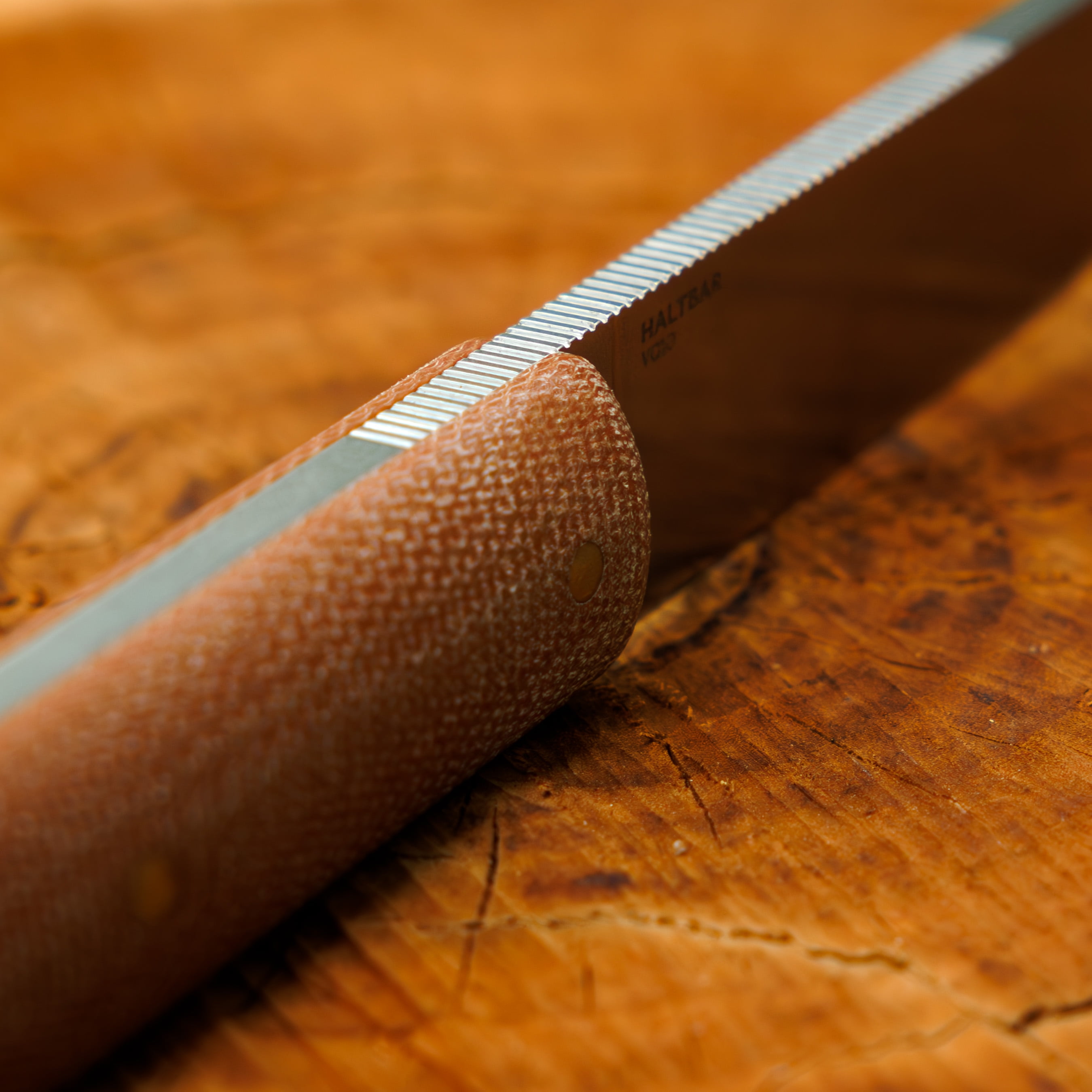 Swiss Tech Haltbar Knife with a VG-10 Full Tang Steel Blade and Canvas Micarta Handle