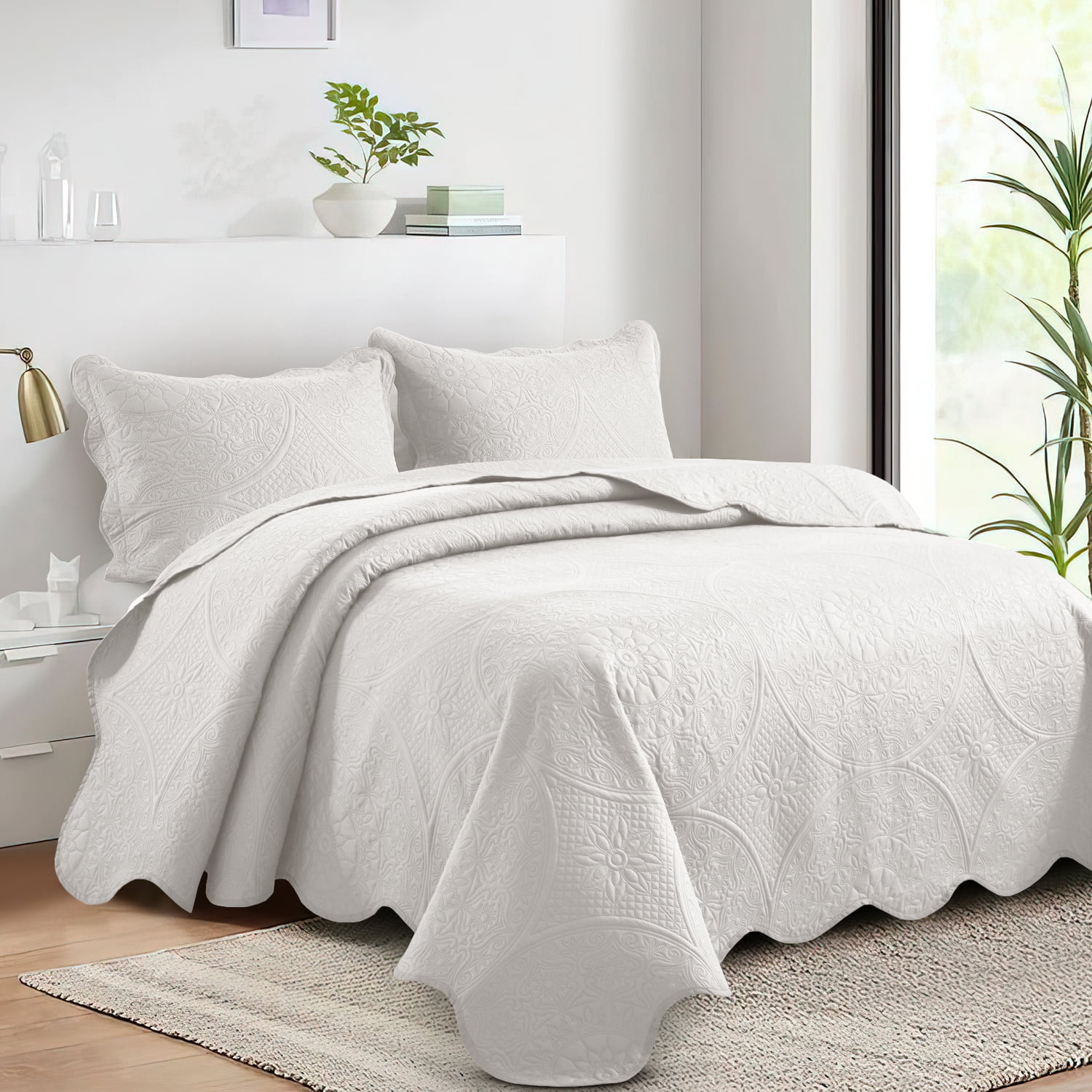 Moonlight Bedding Classic Collection Soft Touch Contemporary 2-Piece White Floral Quilt Set, Twin