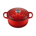 thumbnail image 1 of Horno holandés Le Creuset de hierro fundido esmaltado Signature, 2 litros, color cereza, 1 of 5