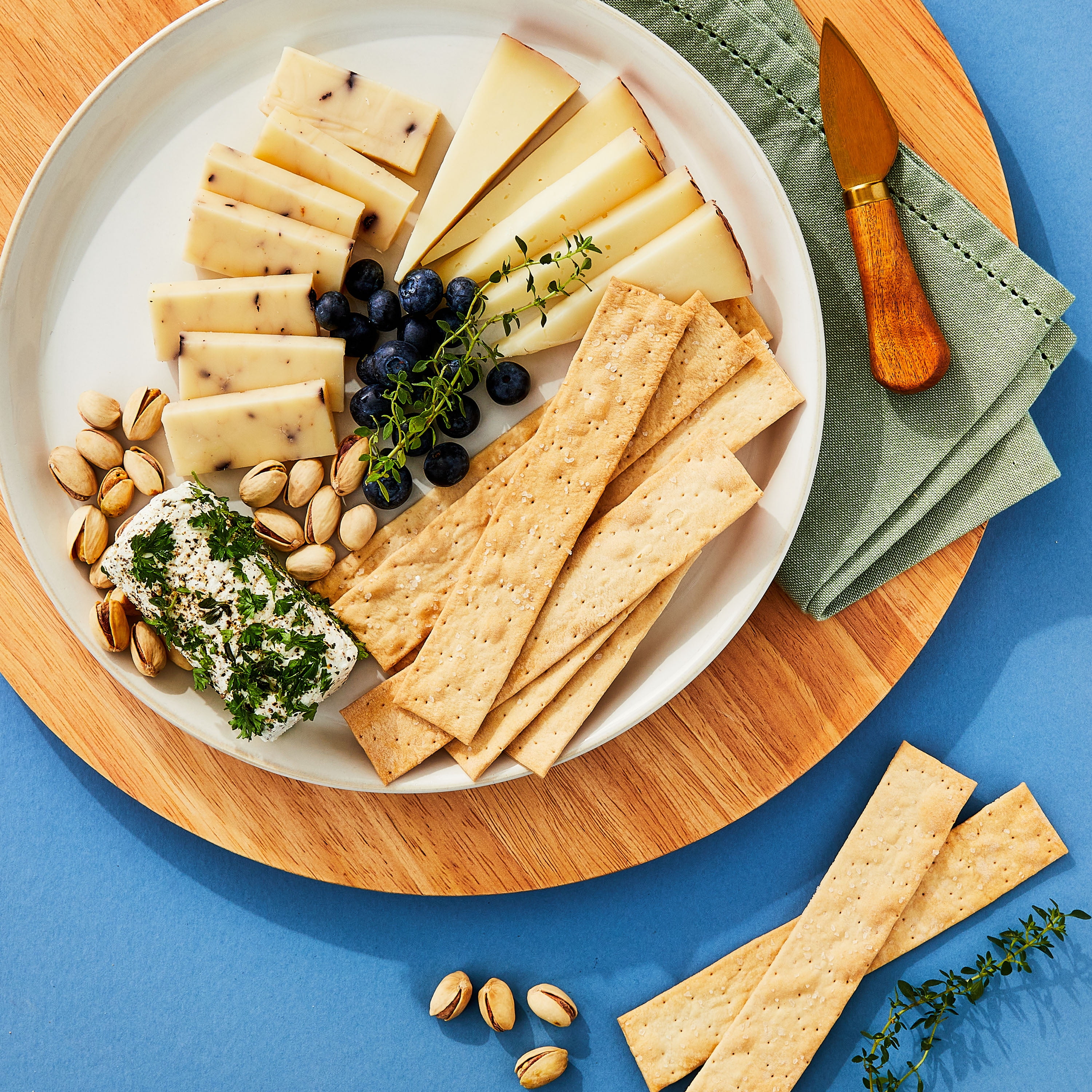 bettergoods California Sourdough Sea Salt and Olive Oil Flatbread Crackers, 7 oz