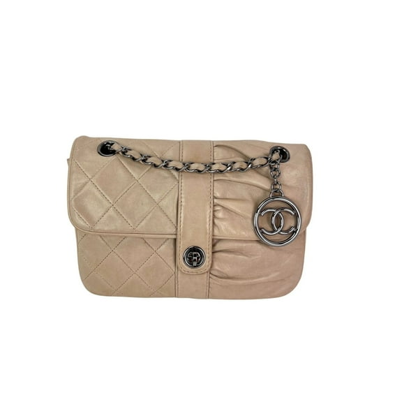 Pre-Owned Chanel Lambskin Quilted Pile Ou Face Flap Beige Clair Shoulder Bag