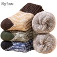 thumbnail image 1 of Calcetines de lana para hombre y mujer, medias de tubo medio, súper gruesas, cálidas, térmicas contra el frío y la nieve, 3 pares, 1 of 4