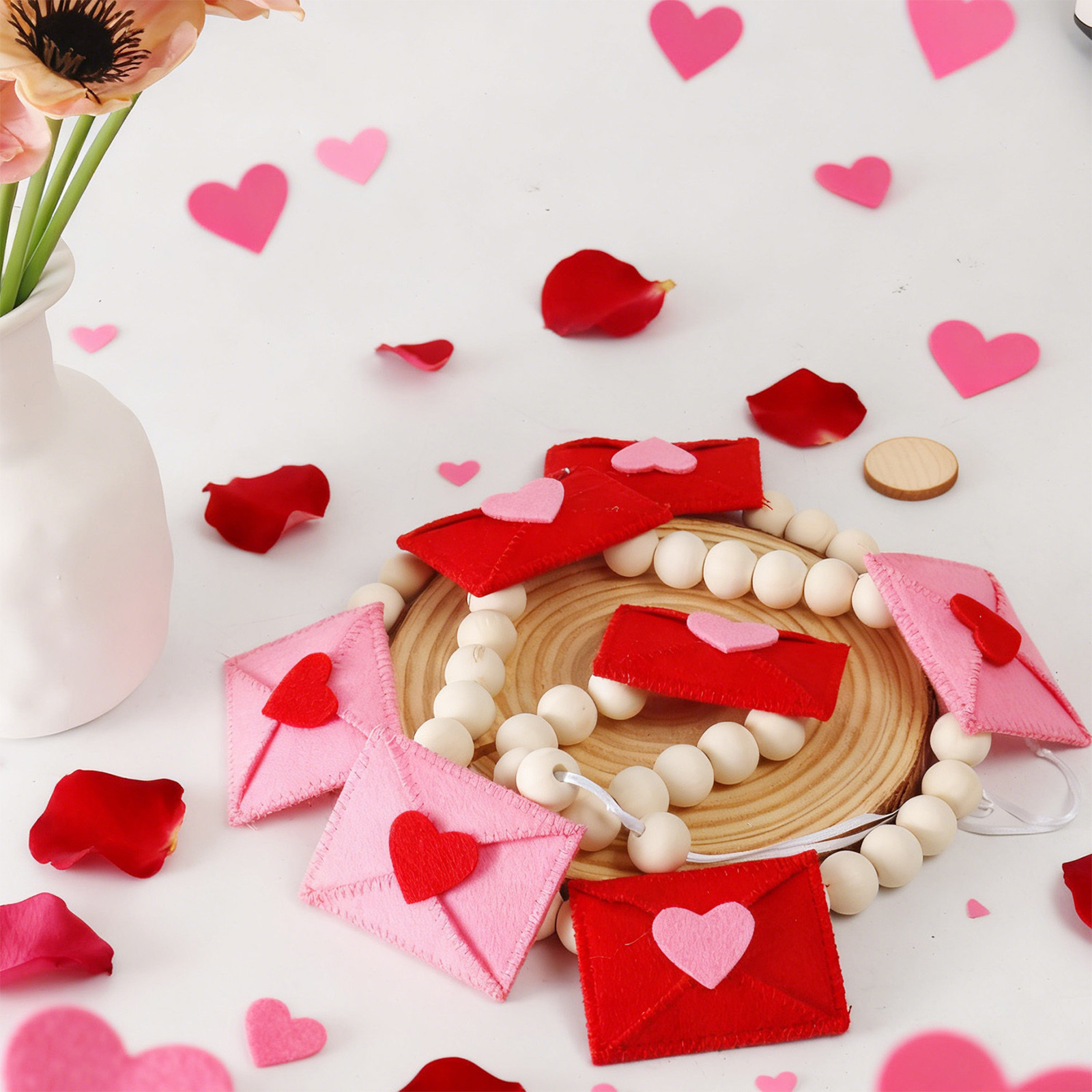 Valentine's Day Banner with Heart Shaped Felt Envelopes and Wooden Pennants, Adjustable Rustic Wall Decor for Valentine's Party and Home Decorations
