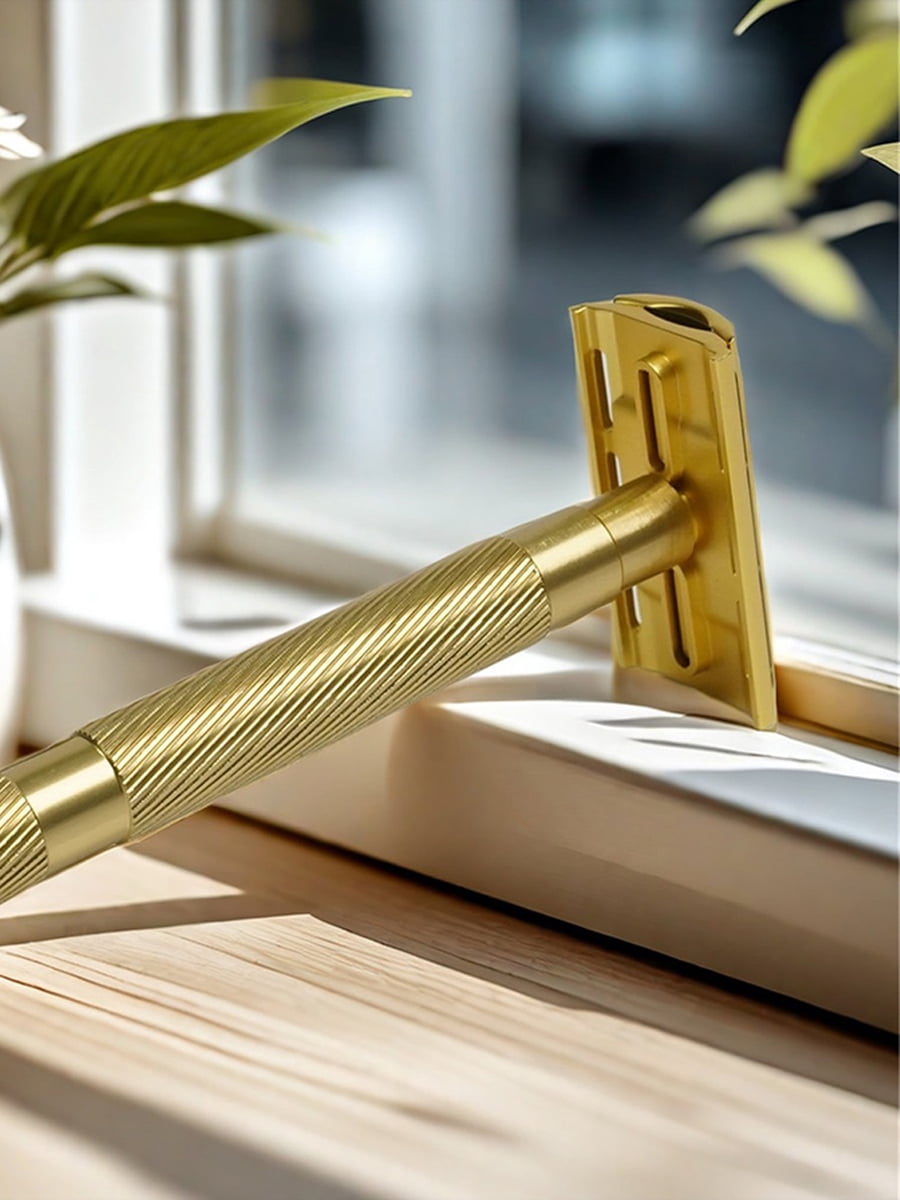 Waysh Safety Razor with Knurled Grip Handle, Complete Double Edge Razor Gift Set with Stand and 20 Blades, Gold