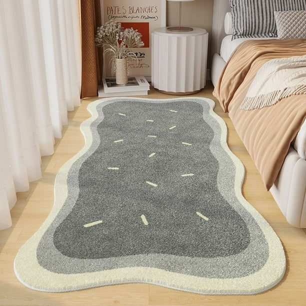 La Alfombra de La Sala de Estar Es Geométricamente Buena para Uso Doméstico. El Dormitorio Está Cubierto con Tapetes y La Alfombra de La Mesita de Noche Se Usa Como Tapete.