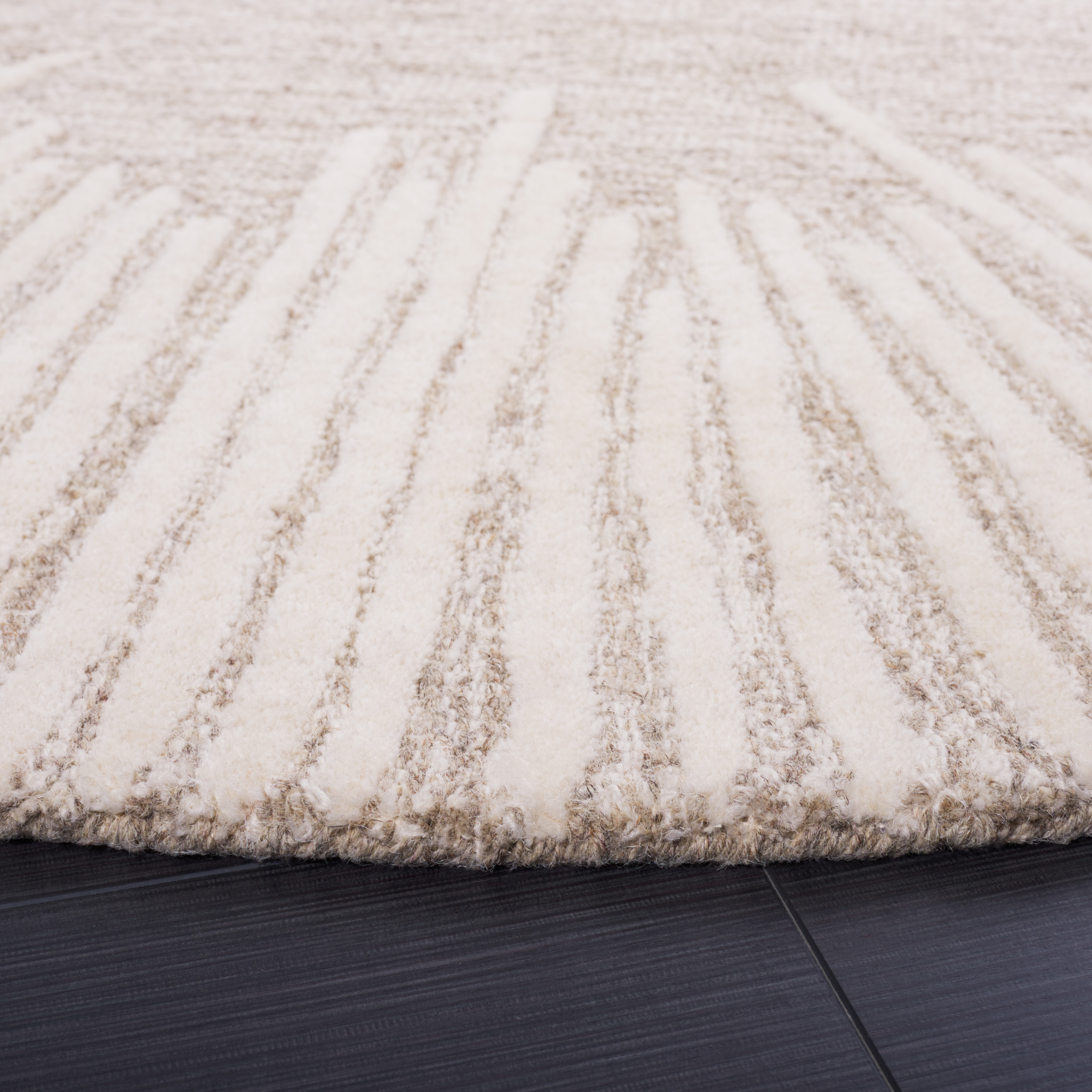Safavieh Abstract Frieda Radiate Area Rug, Natural/Ivory, 10' x 10' Round