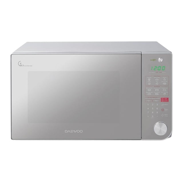 horno de microondas con grill daewoo 1.1 pies cúbicos silver, vista frontal centrada de microondas plateado con puerta rectangular y ventana, panel derecho con pantalla digital verde, botones táctiles y perilla giratoria; funciones visibles para dorar, gratinar y descongelar rápido; también suele usarse para recalentar raciones en viajes cortos o en oficinas.