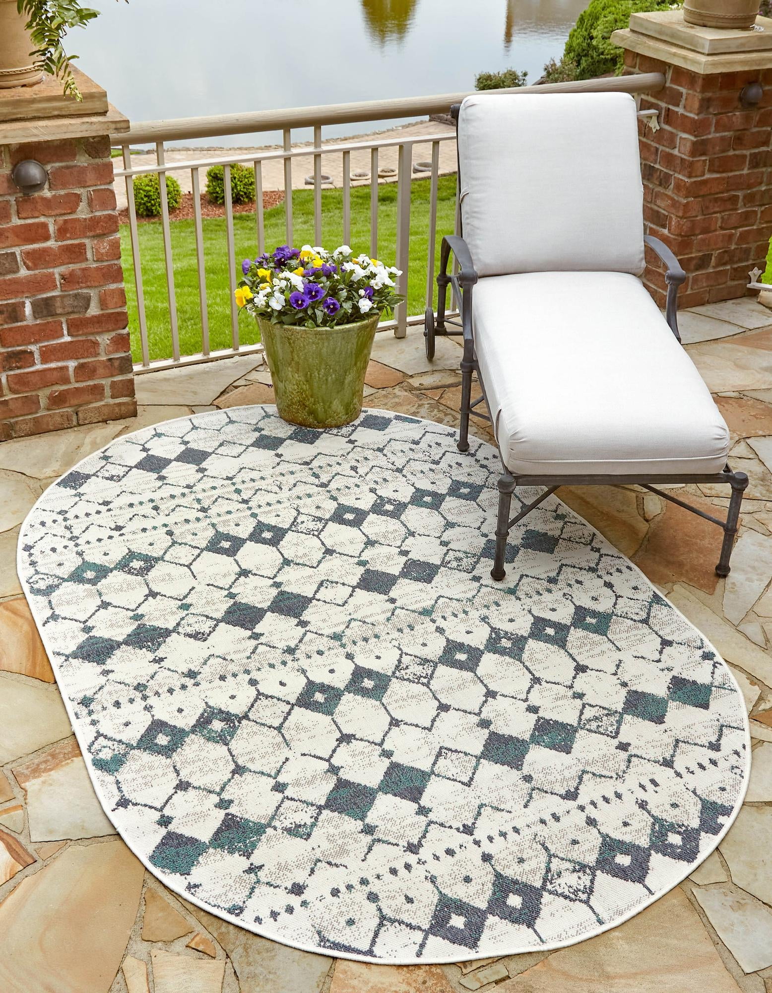 Outdoor Lattice Collection Rug 8' x 10' Oval Ivory Flatweave