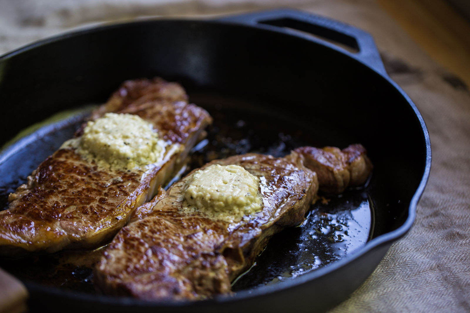 Lodge 10.25" Seasoned Cast Iron Skillet photo 8