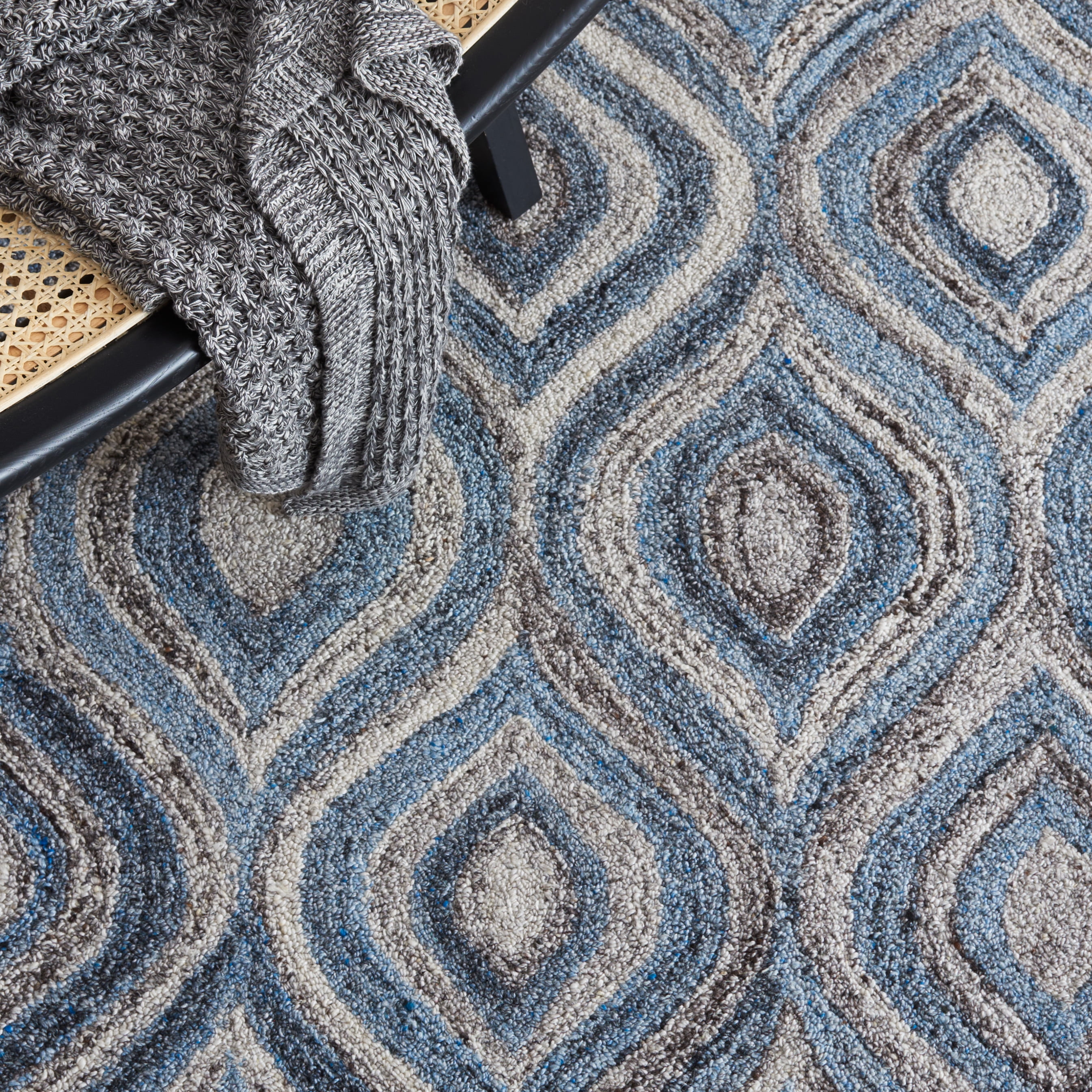 SAFAVIEH Abstract Salima Geometric Area Rug, Gray/Blue, 5' x 8'