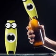 thumbnail image 3 of Abridor de botellas con ventosa magnética para tapas de cerveza, herramienta ergonómica de plástico con soporte seguro para tapas, diseño compacto para fácil portabilidad, peso de 52 g., 3 of 9