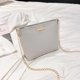 thumbnail image 4 of Bolso bandolera de un solo hombro con textura elegante en color blanco, 4 of 5