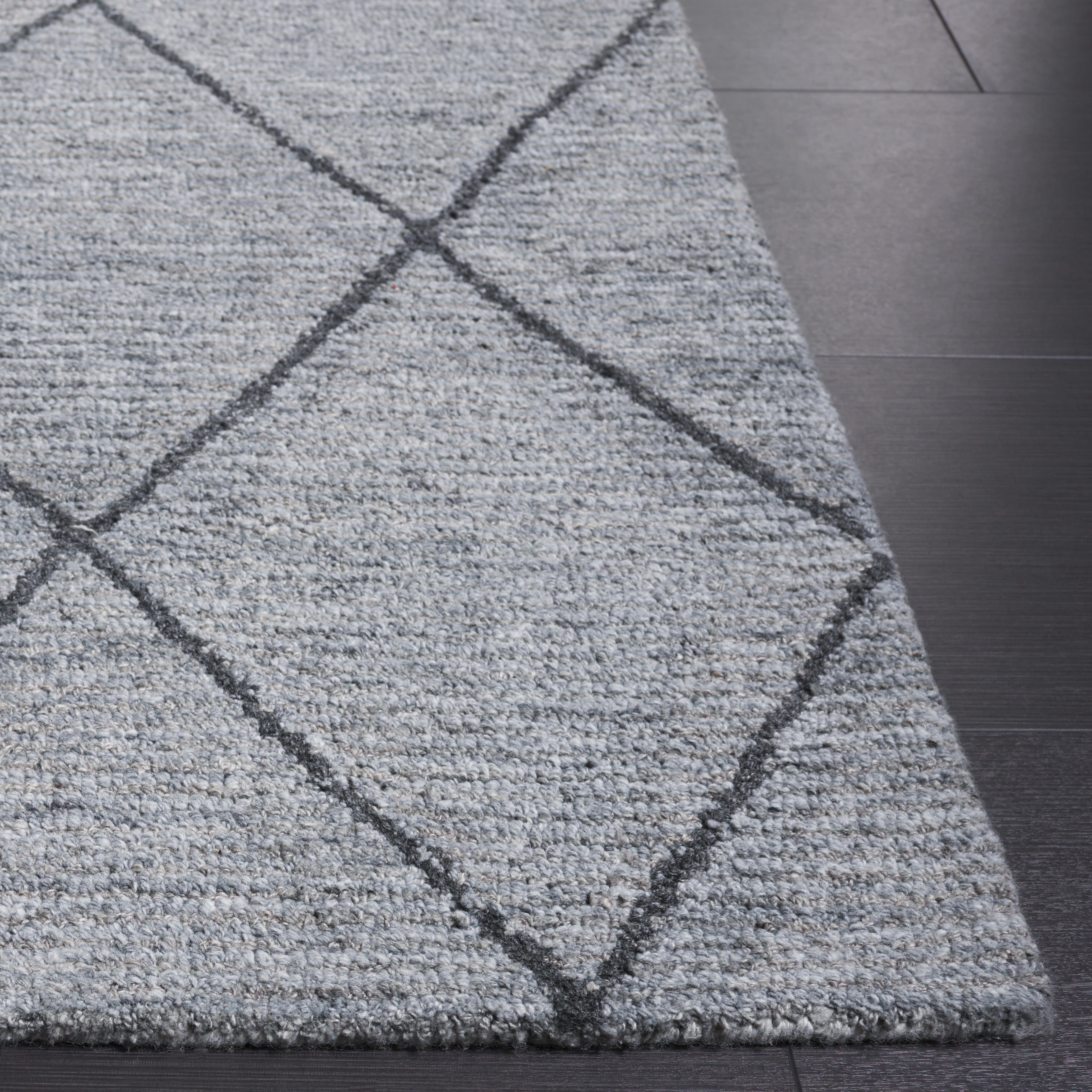 SAFAVIEH Metro Sloane Diamond Area Rug, Gray/Charcoal, 4' x 6'